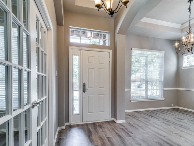 Building Photo - 1600 Country Bend