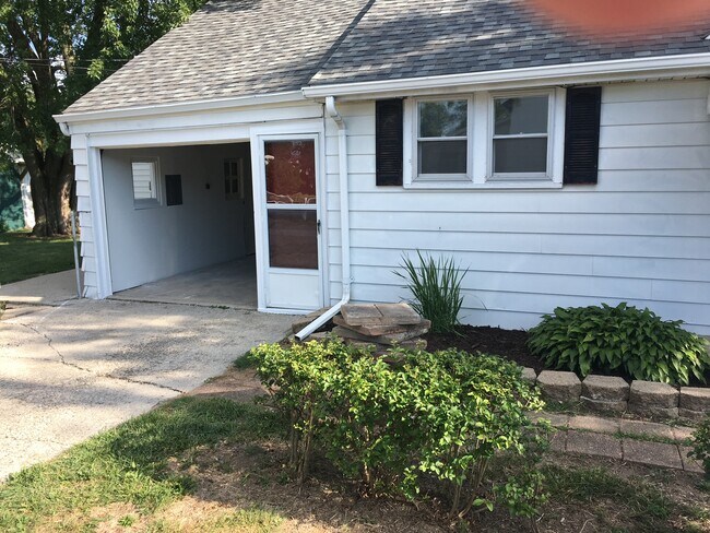 Building Photo - 1330 N Cole St