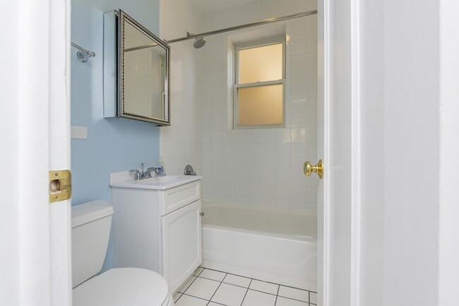 Foto del edificio - 1 bedroom in Chicago IL 60625