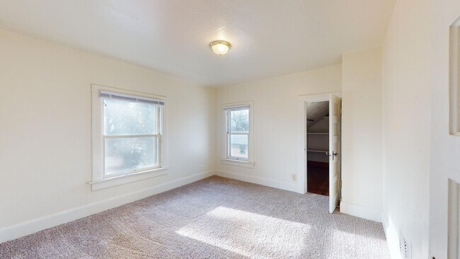 Foto del edificio - Fantastic Downtown Ames Location