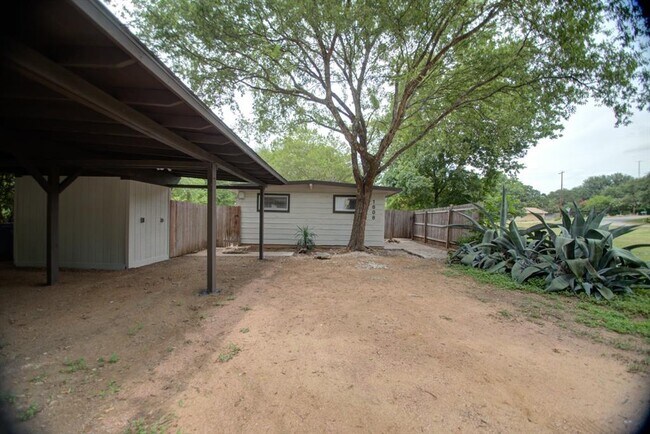 Foto del edificio - 1608 Boyd Ln