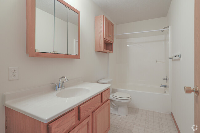 3 BR Townhome - Bathroom - Wellington Place