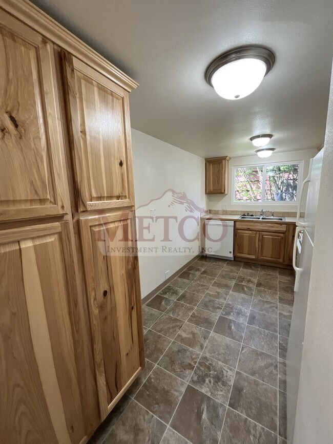 Building Photo - 07801