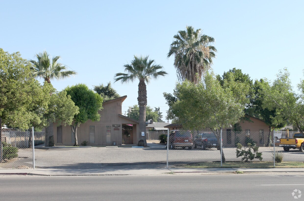 1257212576 E El Monte Way, Orosi, CA 93647 Apartments in Orosi, CA