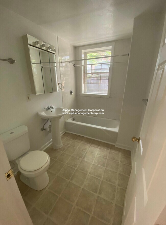 Building Photo - 9 Centre St