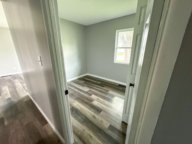 Building Photo - Updated 3 Bed Home with Trendy Interior Finishes & Huge Yard in South Columbus