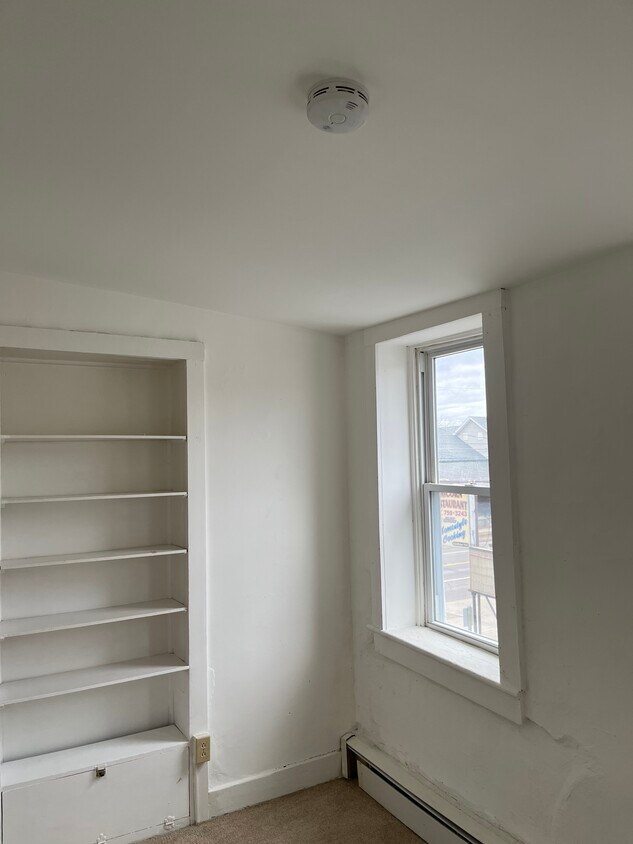 Primary Photo - 422 W 3rd St