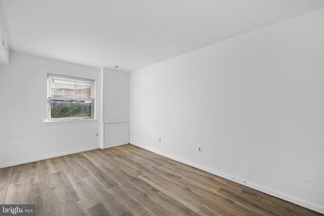 Building Photo - 10849 Academy Rd