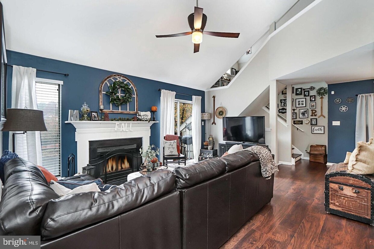 388 Woodlake Dr, Evesham, NJ 08053 Room for Rent in Evesham, NJ