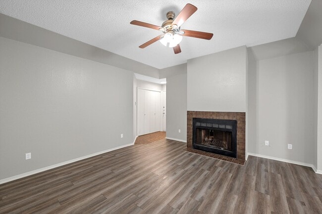 Foto del edificio - Updated Condo Central Waco
