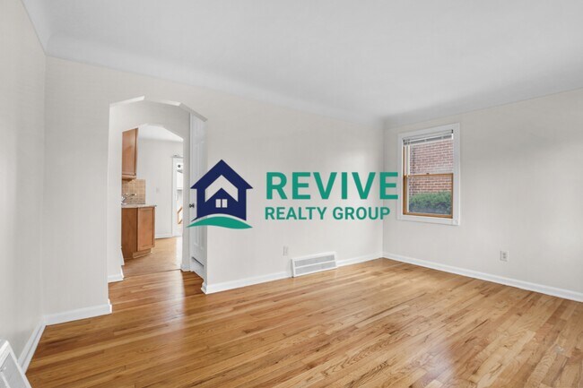 Foto del edificio - 9725 Fox Ave