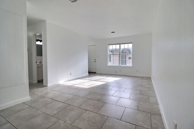 Building Photo - 6120 S Madison Plz