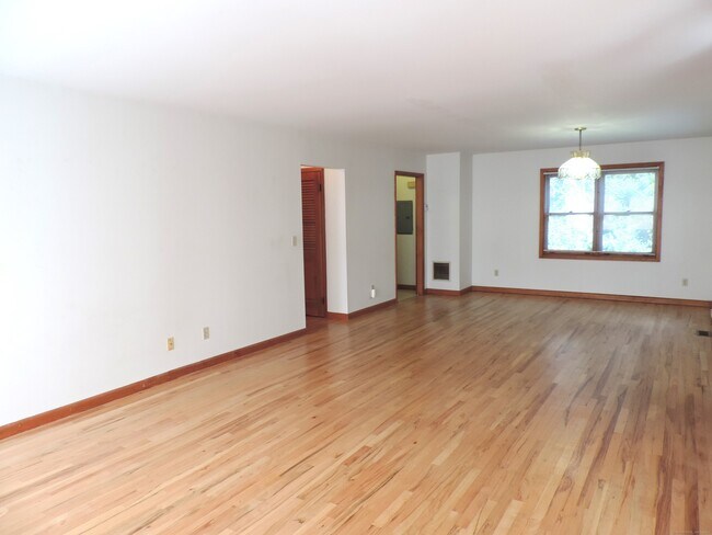 Foto del edificio - 7 Reynolds Rd