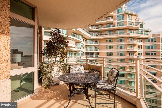 Foto del edificio - 5610 Wisconsin Ave