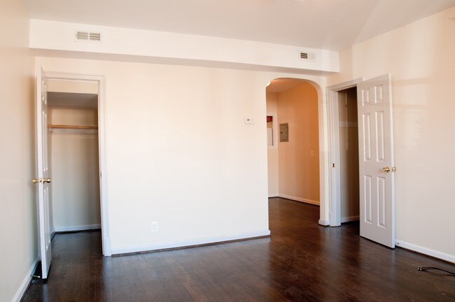 Building Photo - 1243 Holbrook Terrace NE
