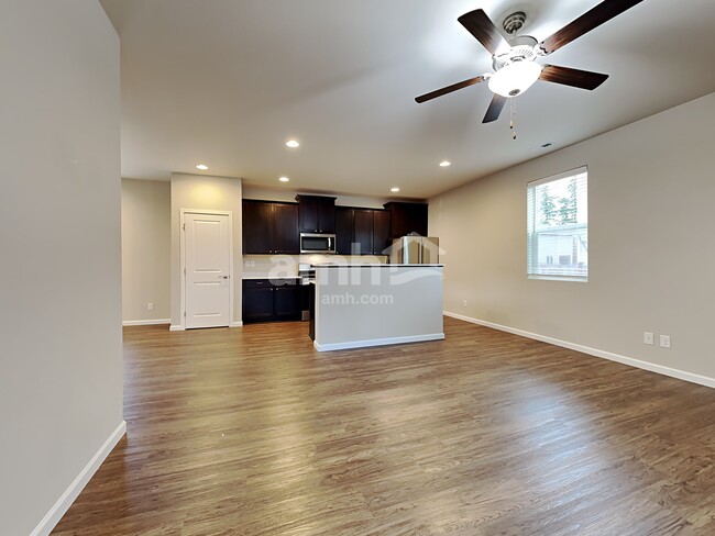 Foto del edificio - 306 Holdener Ln N