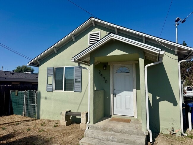 Building Photo - 2470 Hardy Dr