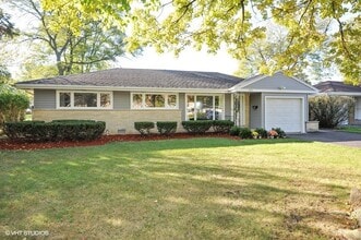 Building Photo - 2313 Robincrest Ln