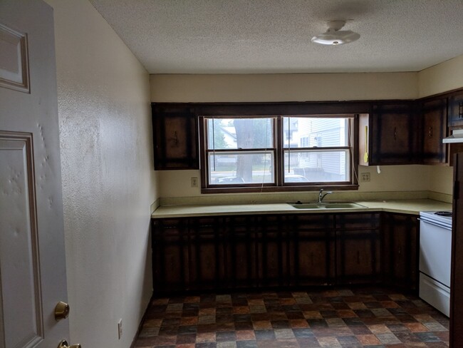 Kitchen - 802 Elm St