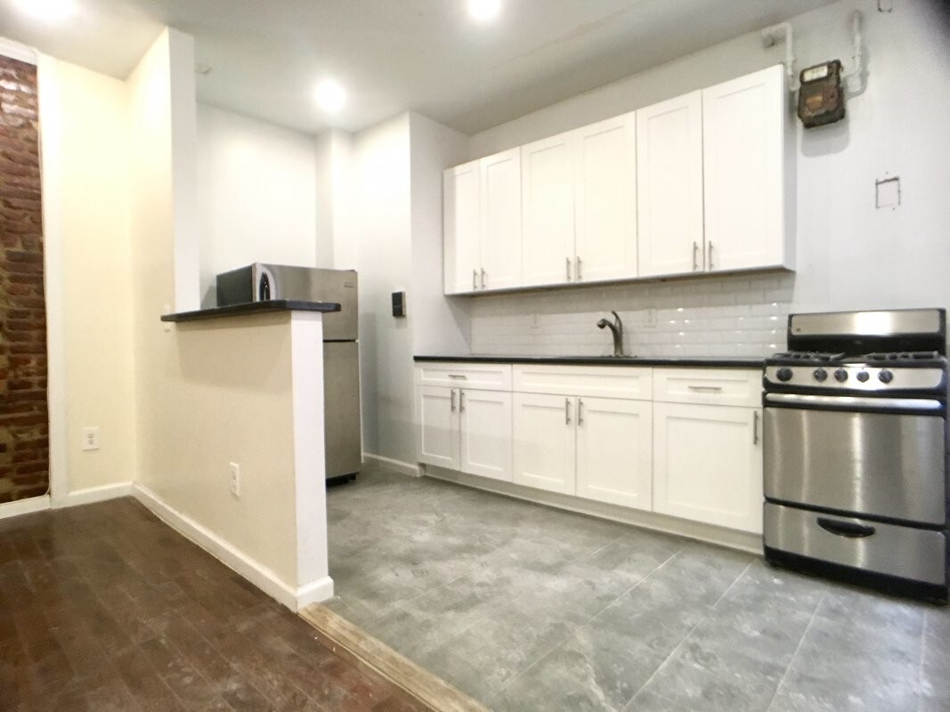 Foto principal - 518 W 204th St