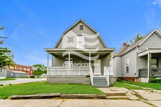 Building Photo - 1838 N California Ave
