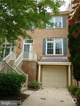 Building Photo - 5142 Woodford Dr