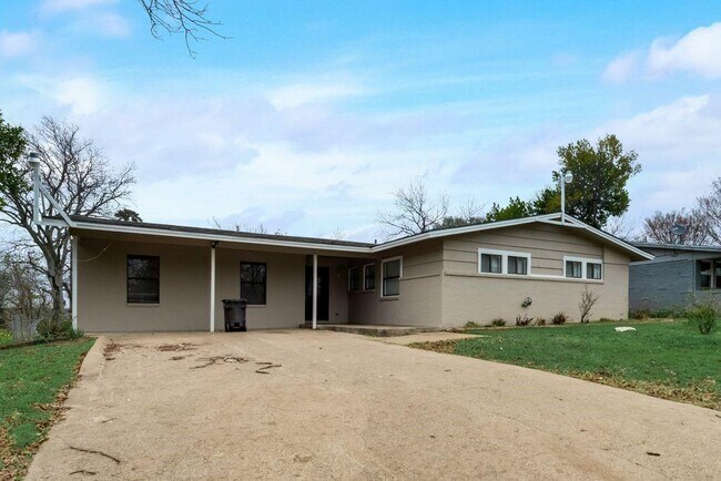 Foto del edificio - 5224 Trail Lake Dr
