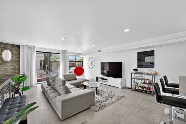 Foto del edificio - 1418 Innes Pl