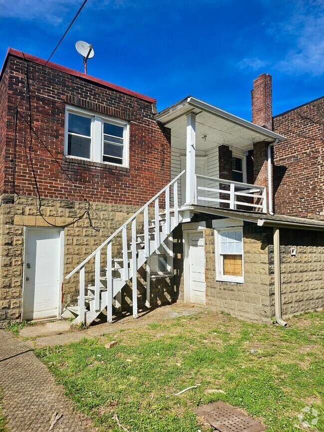 Building Photo - 627 5th Ave