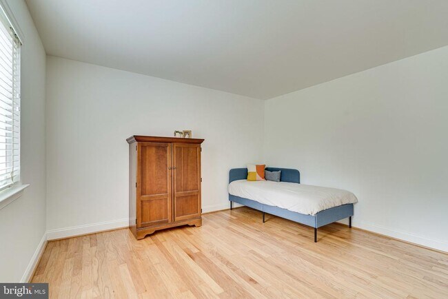 Foto del edificio - 11016 Saffold Way