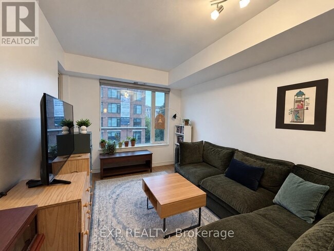 Building Photo - 238 Besserer St