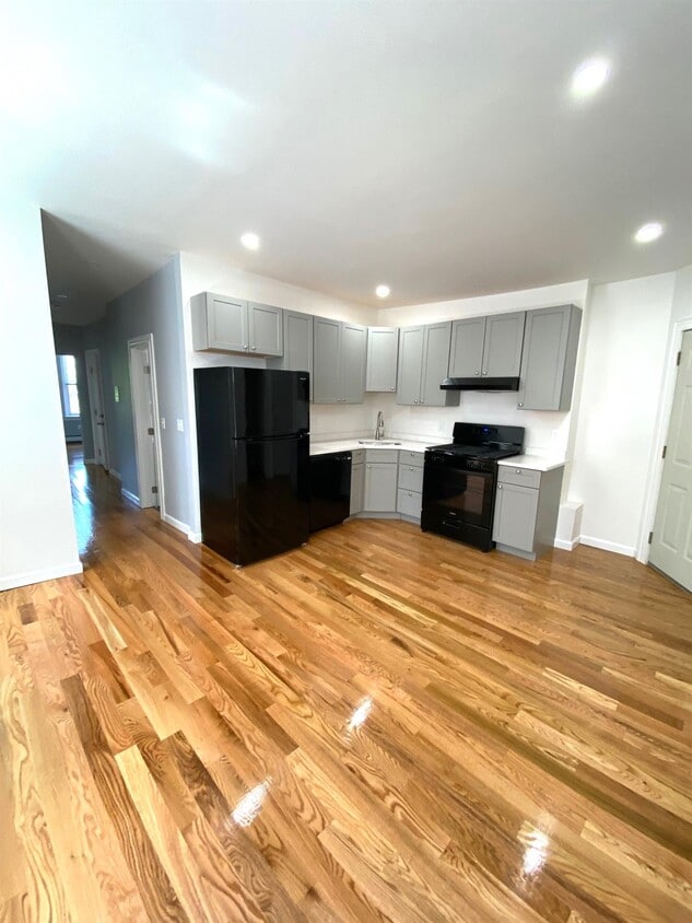Primary Photo - 117 Harvard St