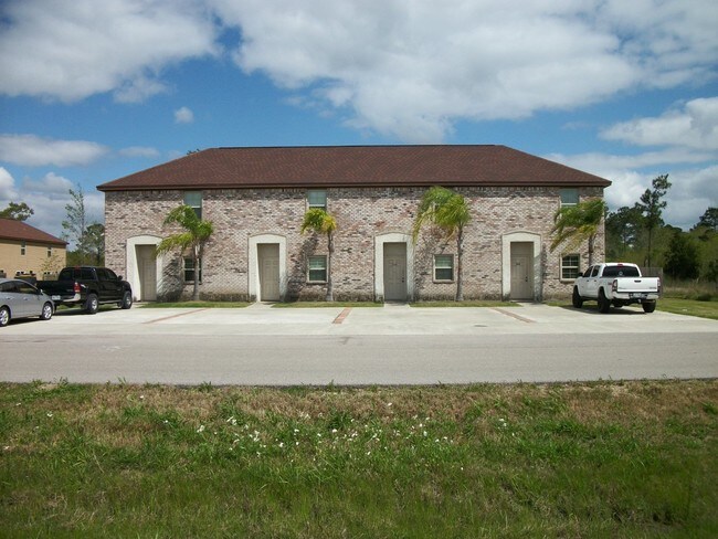 Building Photo - 300-322 Parkside Dr