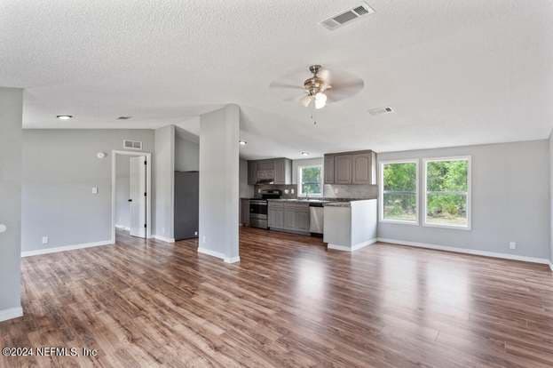 Building Photo - 207 Himalayan St