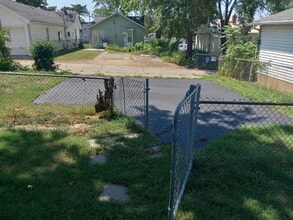 Building Photo - 7074 Sutherland Ave