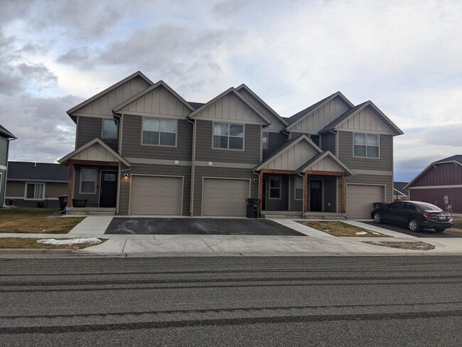 Building Photo - Andesite