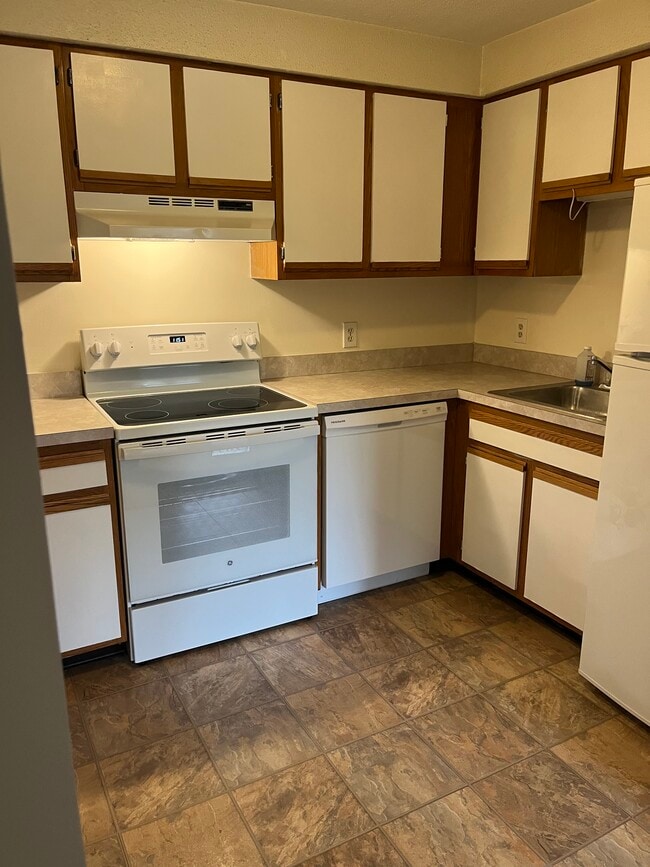 1001 Old Colony Rd Unit 75, Meriden, CT 06451 Condo for Rent in