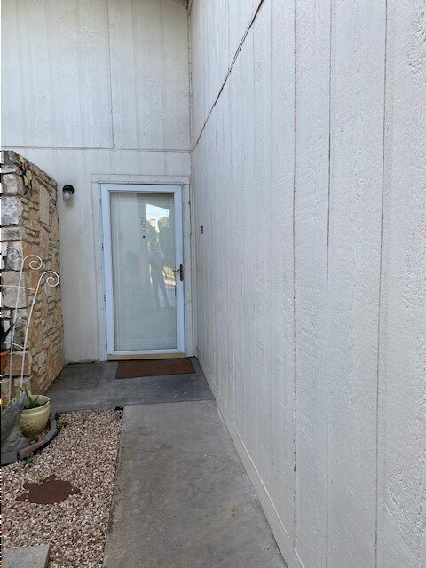 Building Photo - Central Austin Duplex in great location