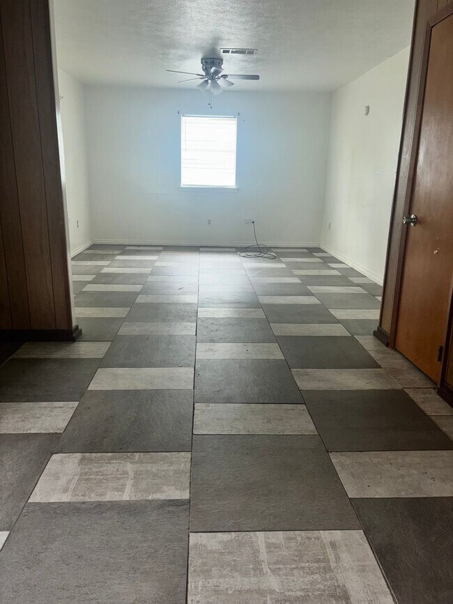 Foto del edificio - 6560 Lake Forest Dr