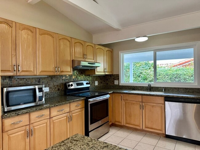 Building Photo - St. Louis Heights - 3BR/2BA/Garage