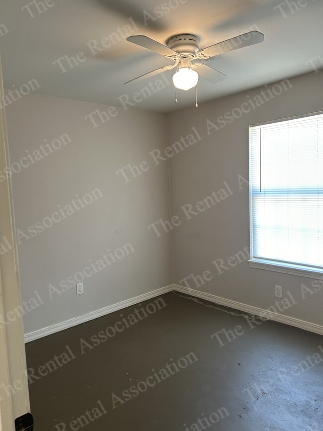 Building Photo - 185 Brownlee Rd