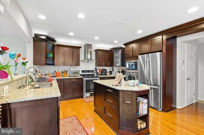 Foto del edificio - 8008 Sandburg Ct