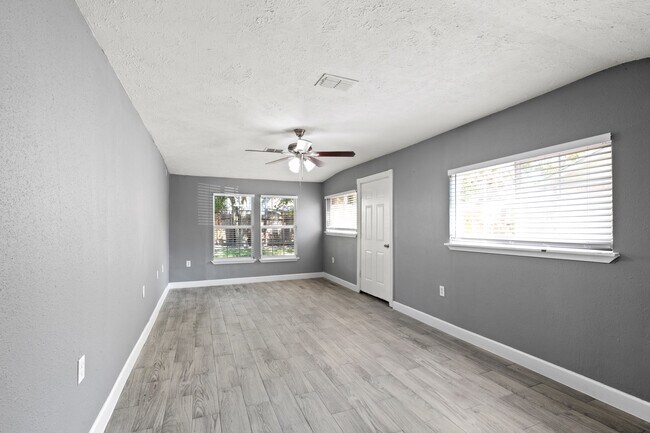 Foto del edificio - 4802 Croker Ridge Rd