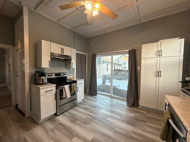 Foto del edificio - 133 S Buchanan St