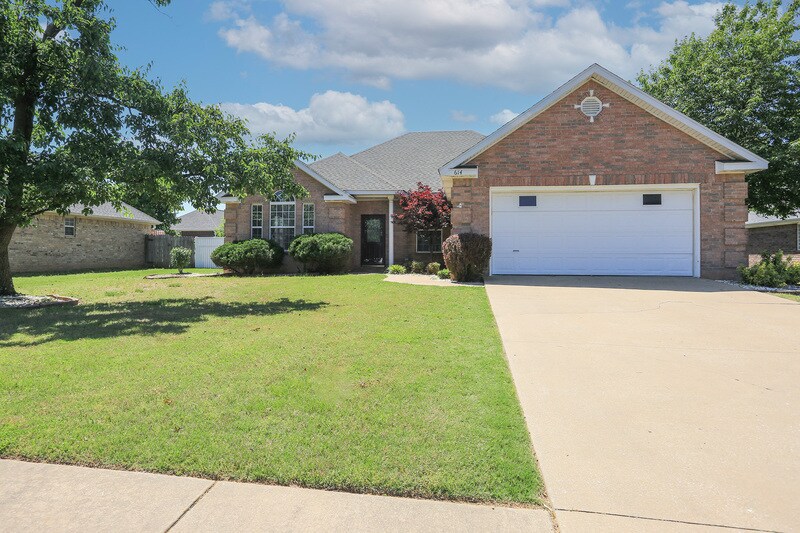Primary Photo - 614 Leisure Ln