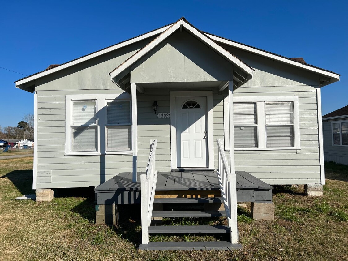 Foto principal - Updated 3bed/1bath in Hempstead,TX