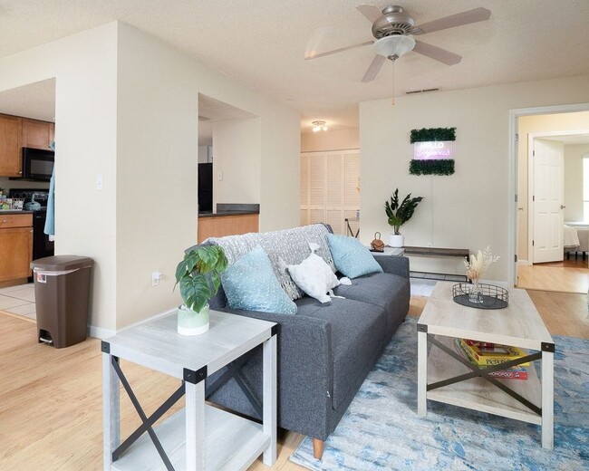 Building Photo - Creeks Edge Condos A-B