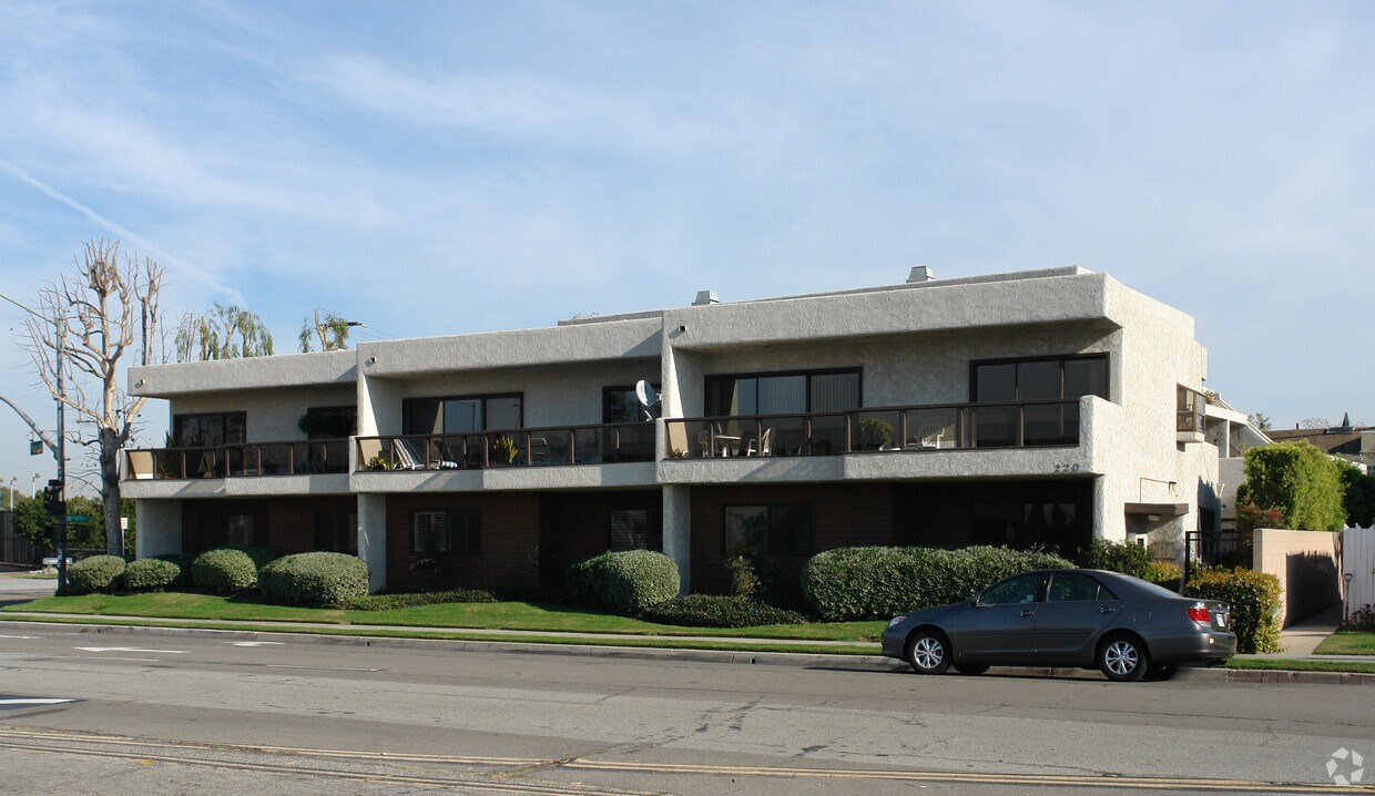 Building Photo - 220 1st St