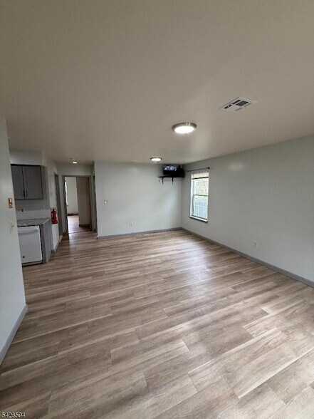 Foto del edificio - 501-503 Morris Avenue Unit