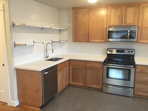 Building Photo - 7511 N Berkeley Ave